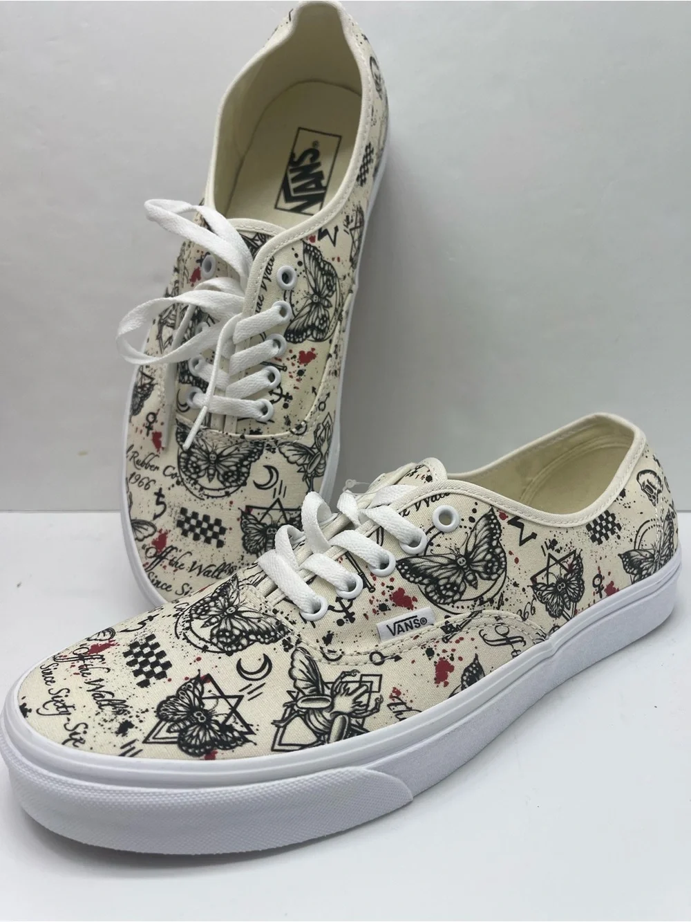 Vans Men’s Autentic Butterfly Journal Marshmallow
VN0A5KS9KIG Sneakers
Tattoo - Picture 15 of 16